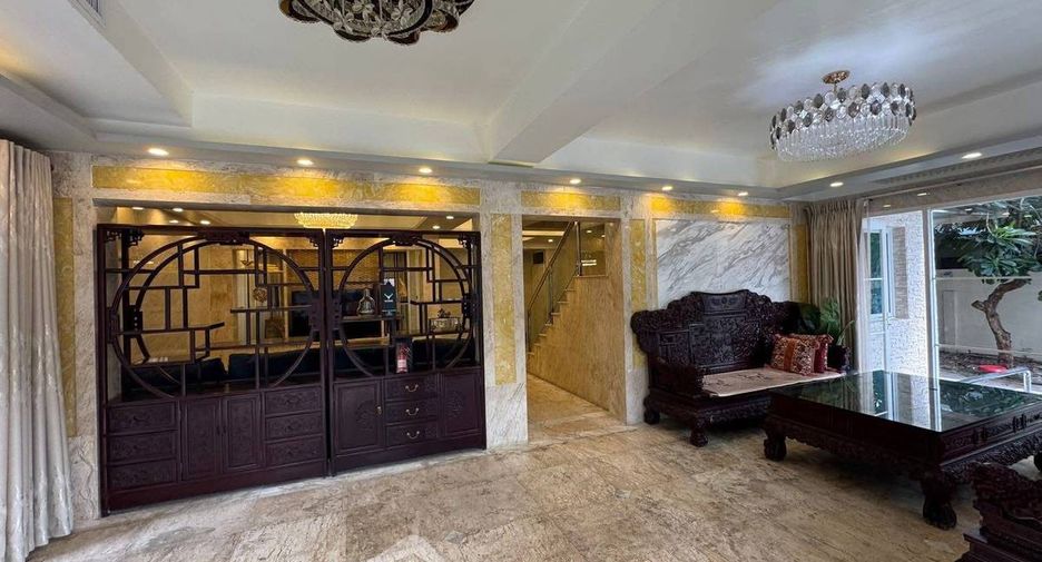 For sale 4 bedrooms villa in Bang Lamung, Chonburi