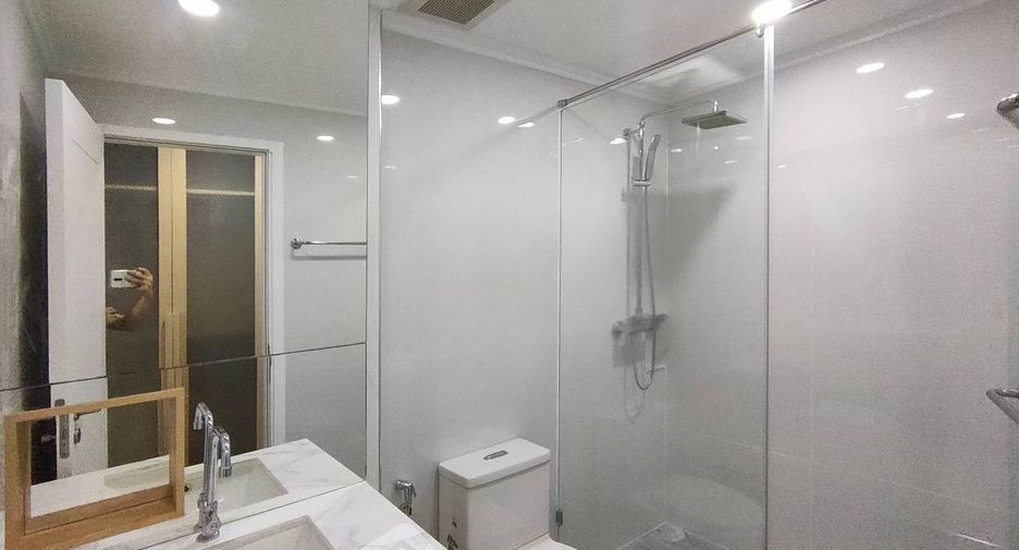 For rent and for sale 1 bed condo in Watthana, Bangkok