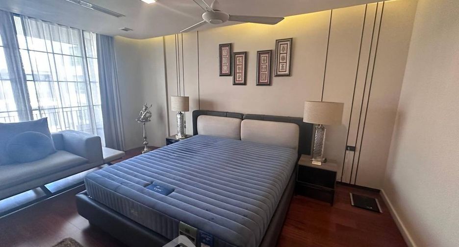 For rent and for sale 5 bedrooms townhouse in Watthana, Bangkok