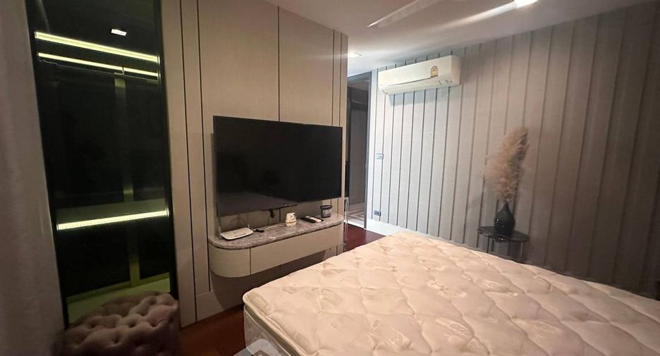 For rent and for sale 5 bedrooms townhouse in Watthana, Bangkok