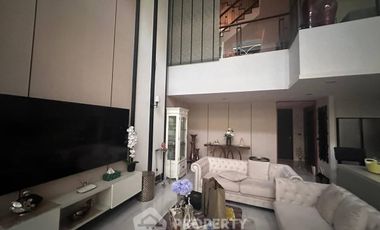 For rent and for sale 5 bedrooms townhouse in Watthana, Bangkok