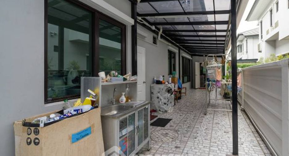 For sale 4 bedrooms house in Taling Chan, Bangkok