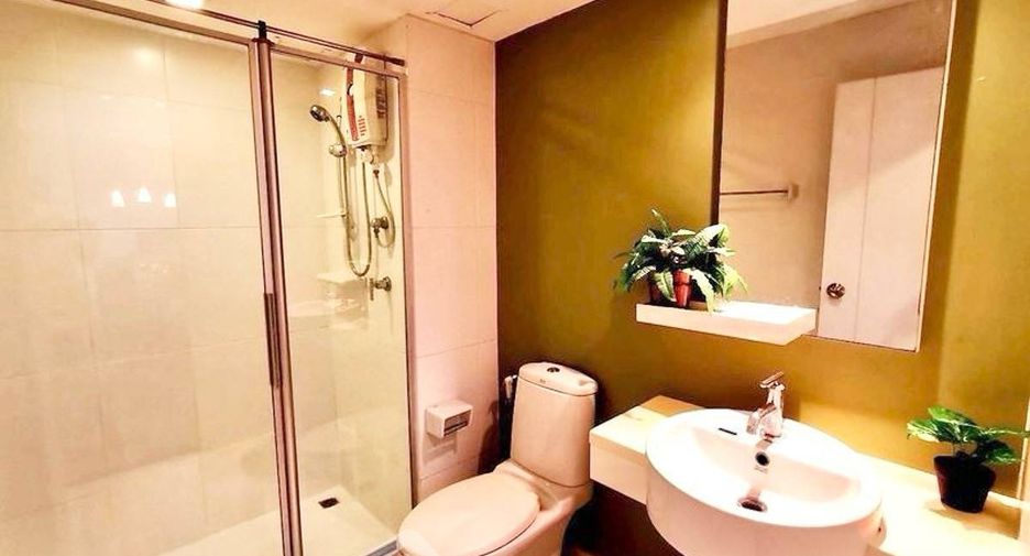 Продажа 2 спальни кондо в Пхра Кханонг, Бангкок