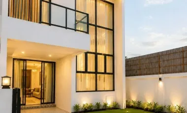 Casa adosada en venta y en alquiler de 4 habitaciones en Bang Lamung, Chonburi