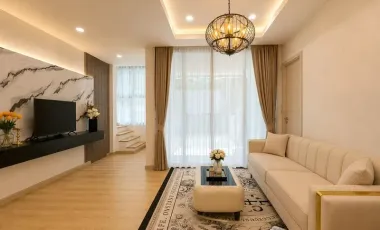 Casa adosada en venta y en alquiler de 4 habitaciones en Bang Lamung, Chonburi