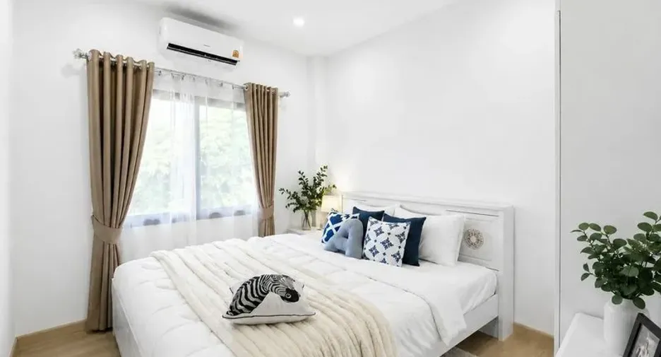 Casa adosada en venta y en alquiler de 4 habitaciones en Bang Lamung, Chonburi