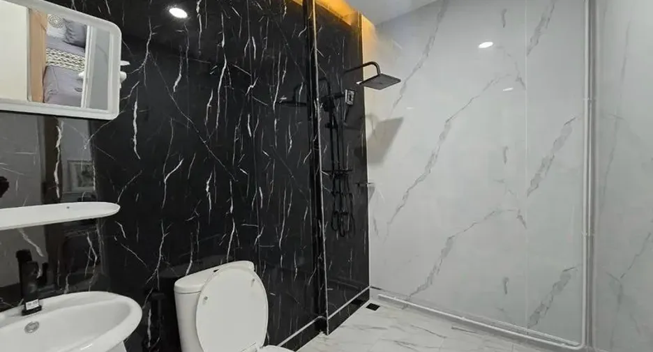 Casa adosada en venta y en alquiler de 4 habitaciones en Bang Lamung, Chonburi