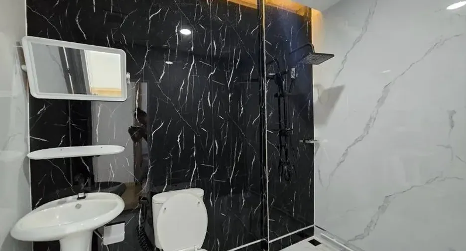 Casa adosada en venta y en alquiler de 4 habitaciones en Bang Lamung, Chonburi