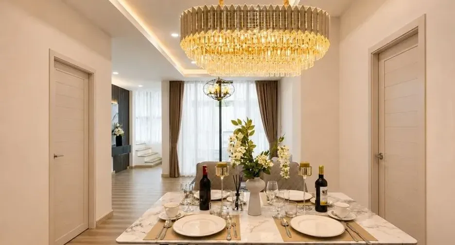 Casa adosada en venta y en alquiler de 4 habitaciones en Bang Lamung, Chonburi