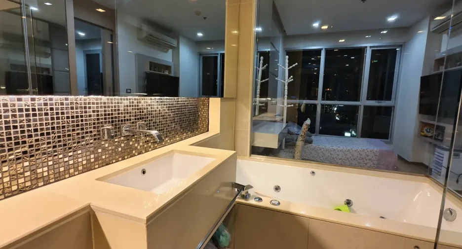 For sale 1 bed condo in Watthana, Bangkok