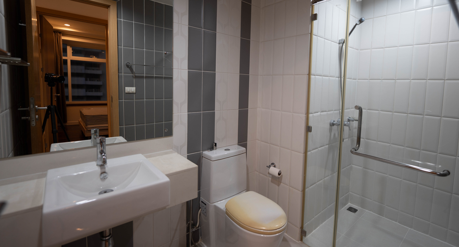 For sale and for rent 1 bed condo in Watthana, Bangkok