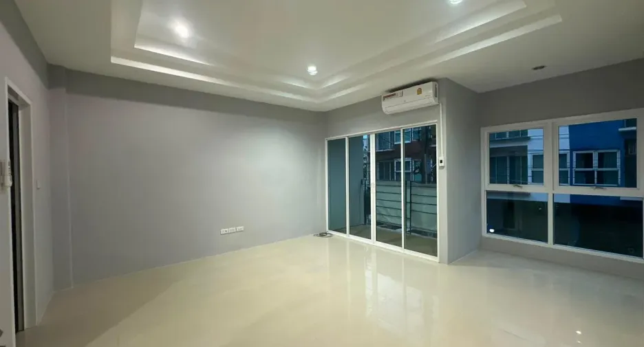 For sale 2 bedrooms townhouse in Jomtien, Pattaya
