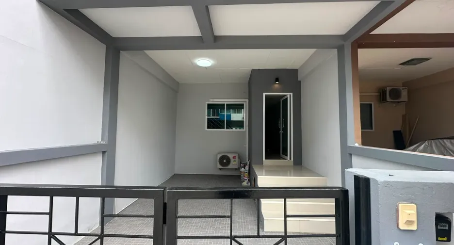 For sale 2 bedrooms townhouse in Jomtien, Pattaya