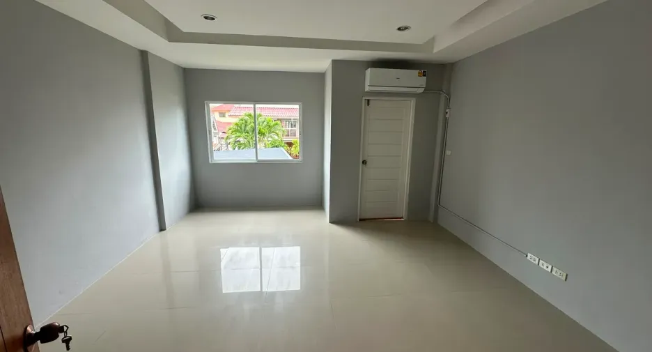 For sale 2 bedrooms townhouse in Jomtien, Pattaya