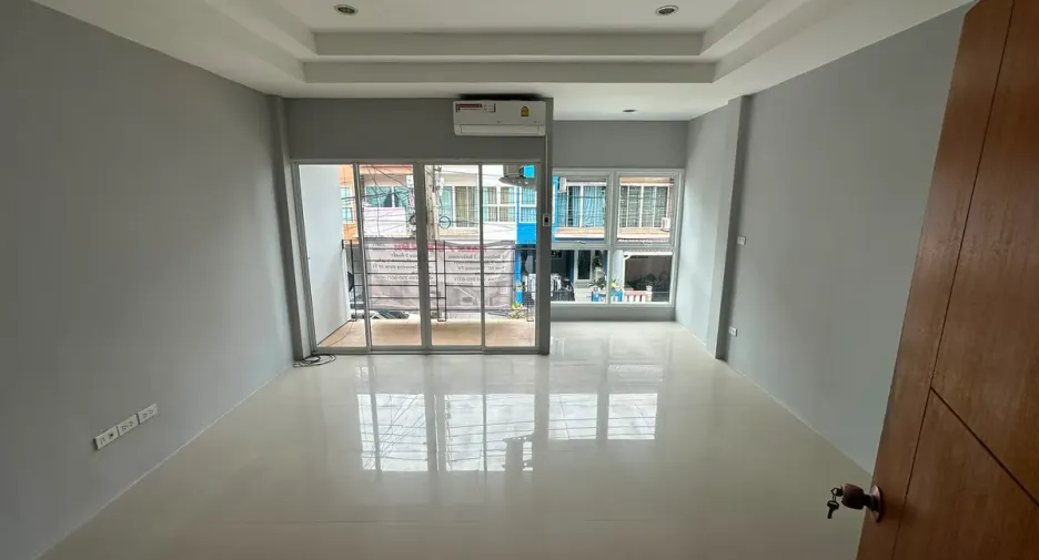 For sale 2 bedrooms townhouse in Jomtien, Pattaya