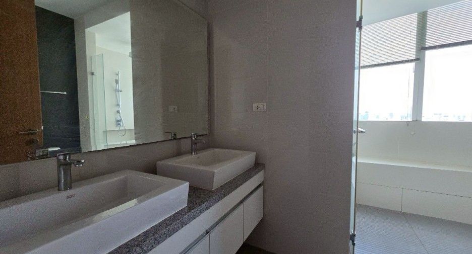 À louer 3 chambres condo à Khlong Toei, Bangkok