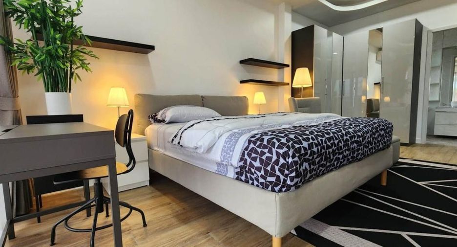 Casa en alquiler de 5 habitaciones en Bang Lamung, Chonburi
