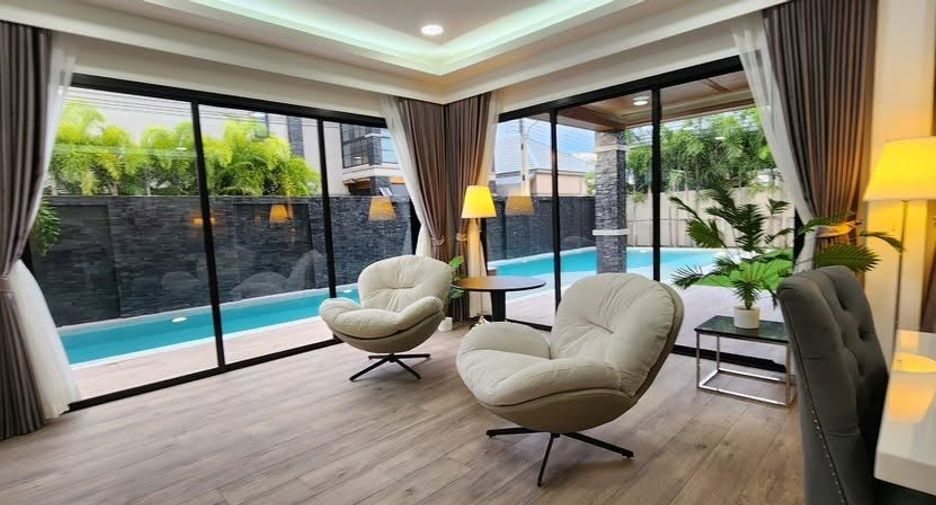 Casa en alquiler de 5 habitaciones en Bang Lamung, Chonburi