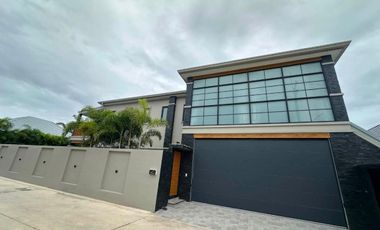 Casa en alquiler de 5 habitaciones en Bang Lamung, Chonburi