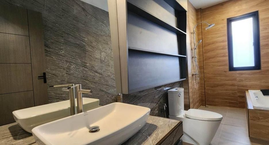 Casa en alquiler de 5 habitaciones en Bang Lamung, Chonburi