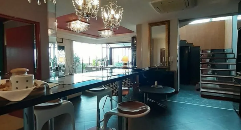 À vendre 2 chambres condo à Bang Na, Bangkok