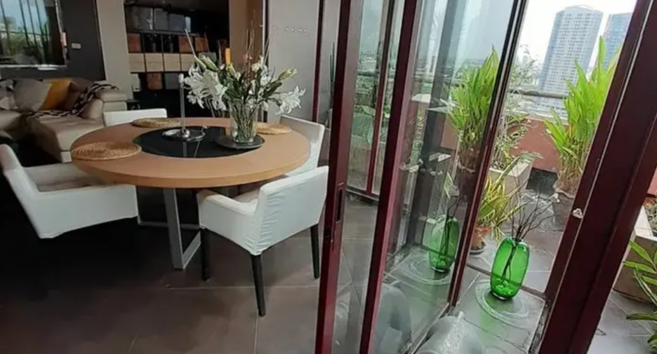 À vendre 2 chambres condo à Bang Na, Bangkok