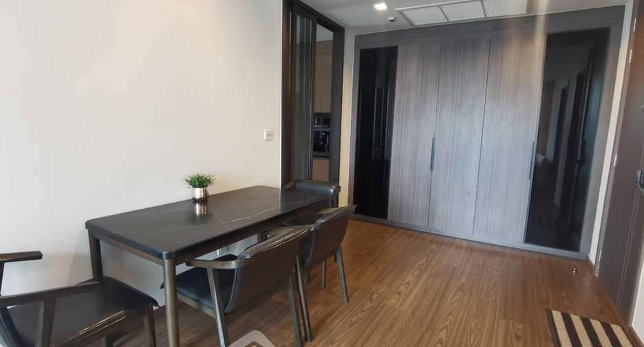 For rent 2 bedrooms condo in Khlong Toei, Bangkok