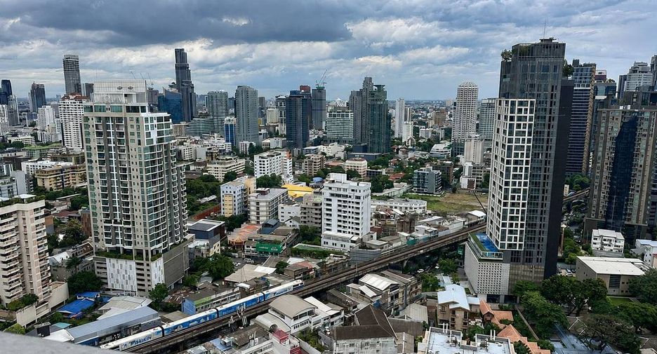 Condo en alquiler de 3 habitaciones en Khlong Toei, Bangkok