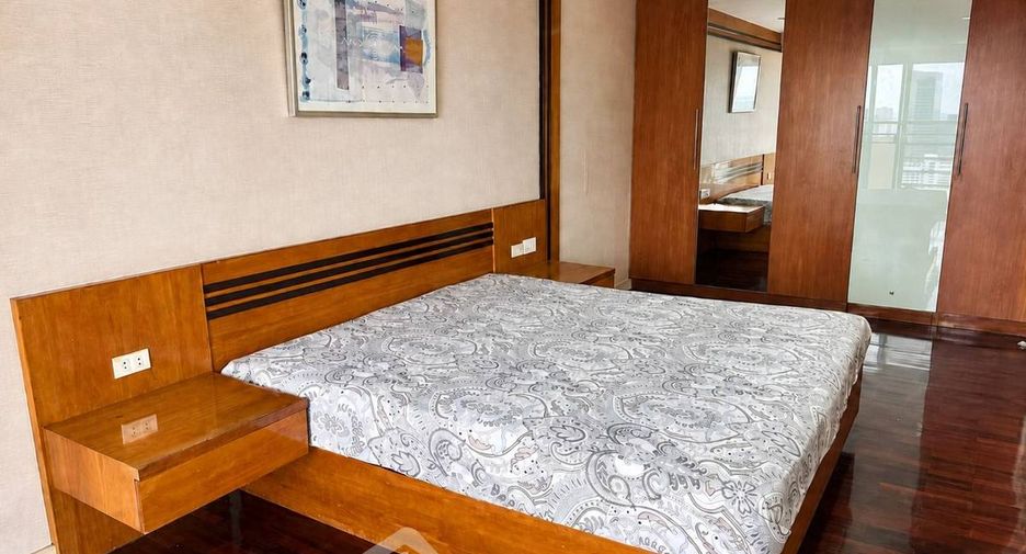 Condo en alquiler de 3 habitaciones en Khlong Toei, Bangkok