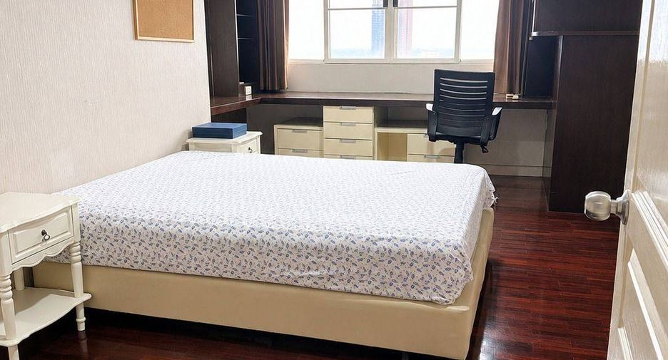 Condo en alquiler de 3 habitaciones en Khlong Toei, Bangkok