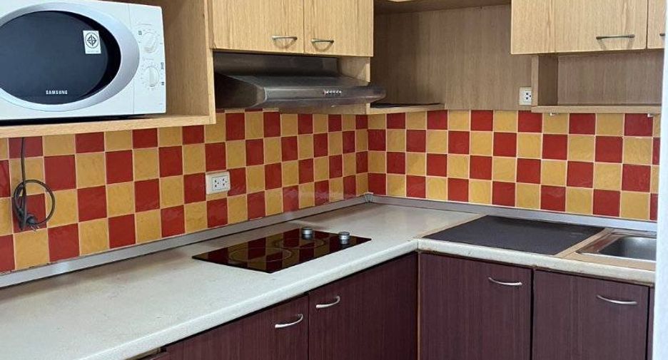 For rent 2 bedrooms condo in Yan Nawa, Bangkok