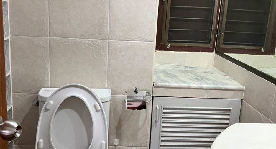 For rent 2 bedrooms condo in Yan Nawa, Bangkok