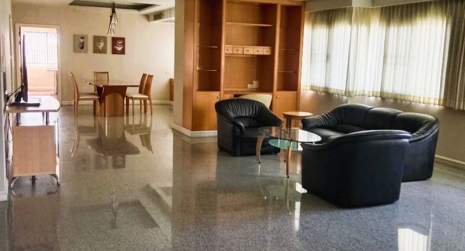For rent 3 bedrooms apartment in Watthana, Bangkok
