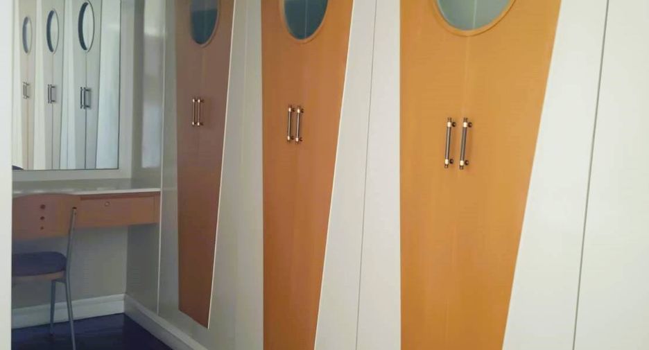 For rent 3 bedrooms apartment in Watthana, Bangkok