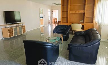 For rent 3 bedrooms apartment in Watthana, Bangkok
