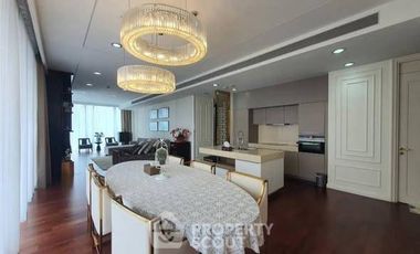 For rent 3 bedrooms condo in Khlong Toei, Bangkok