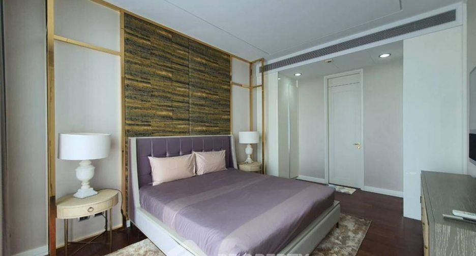 For rent 3 bedrooms condo in Khlong Toei, Bangkok