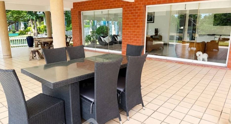 For rent 4 bedrooms house in Na Jomtien, Pattaya