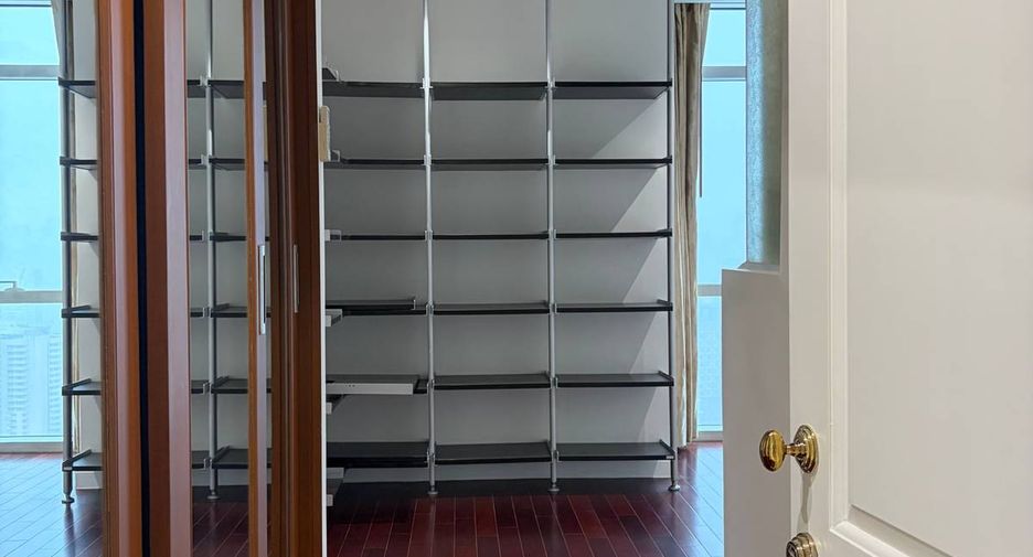 Wohnung zur Miete mit 3 Zimmer in Pathum Wan, Bangkok