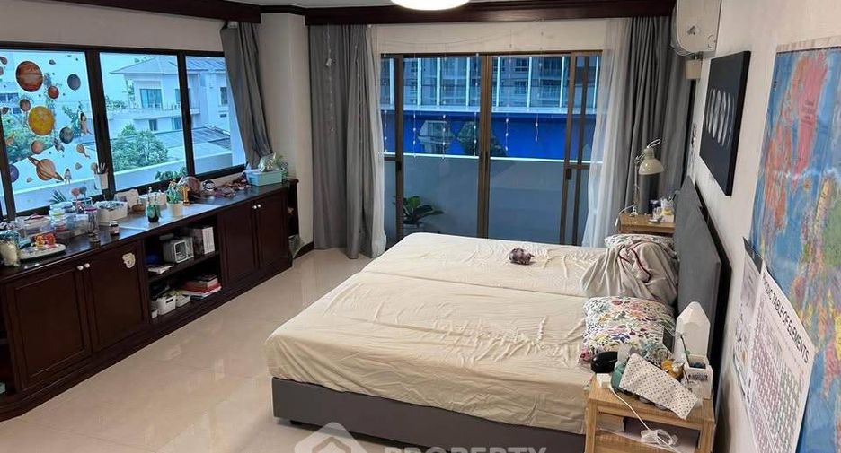 For rent 3 bedrooms condo in Watthana, Bangkok
