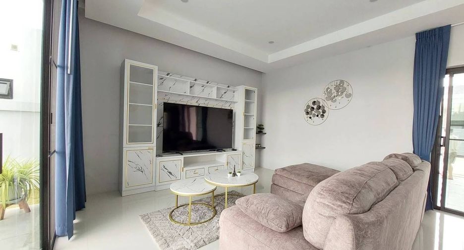Villa en alquiler de 3 habitaciones en Bang Lamung, Chonburi