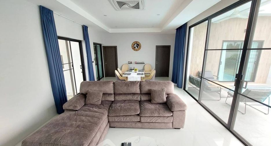 Villa en alquiler de 3 habitaciones en Bang Lamung, Chonburi