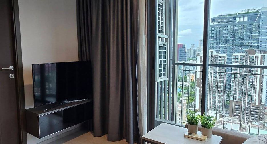 Condo en alquiler de 2 habitaciones en Huai Khwang, Bangkok
