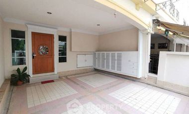 Reihenhaus zur Miete mit 3 Zimmer in Yan Nawa, Bangkok