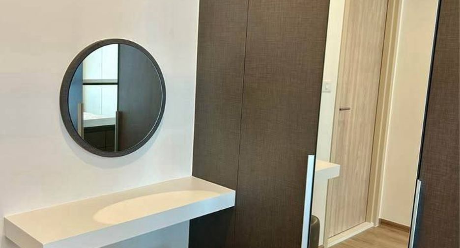 For rent 2 bedrooms condo in Huai Khwang, Bangkok