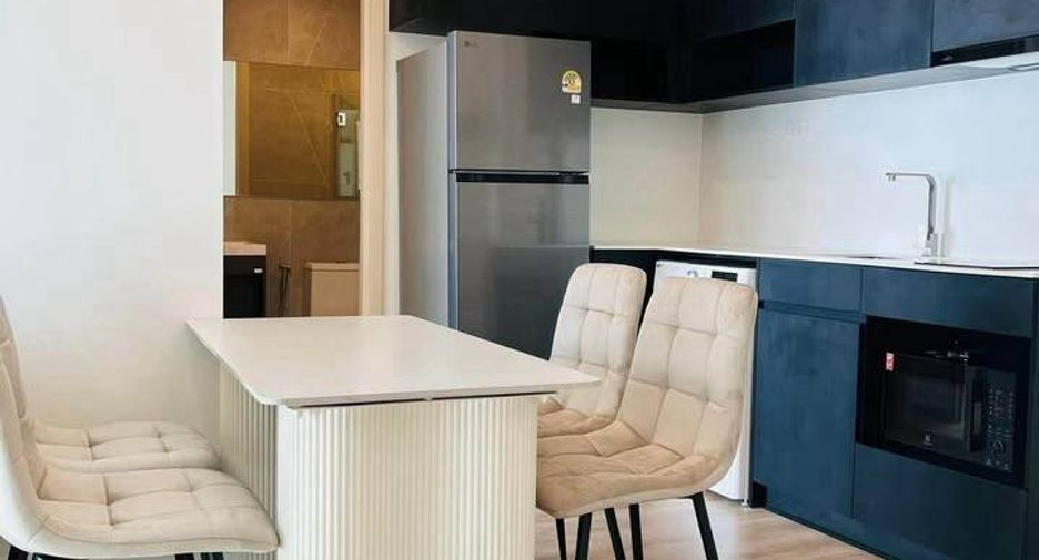 For rent 2 bedrooms condo in Huai Khwang, Bangkok