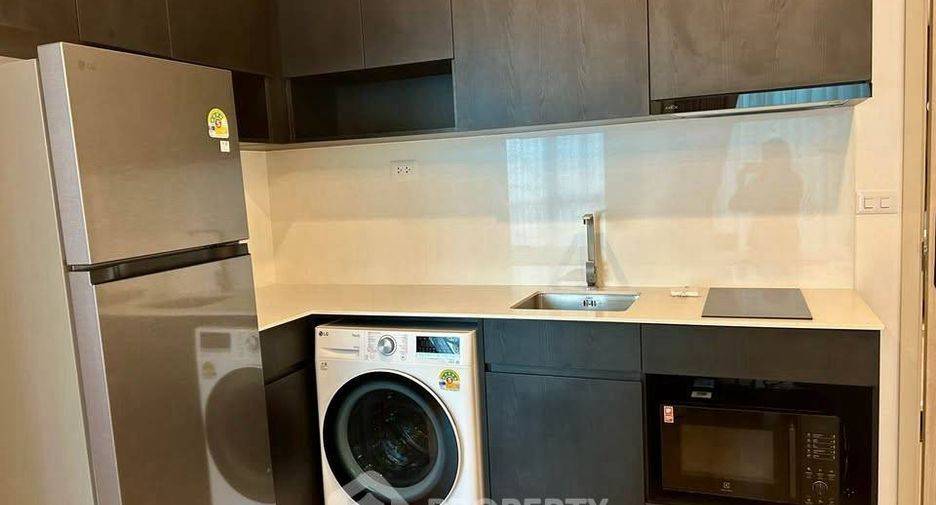 For rent 2 bedrooms condo in Huai Khwang, Bangkok