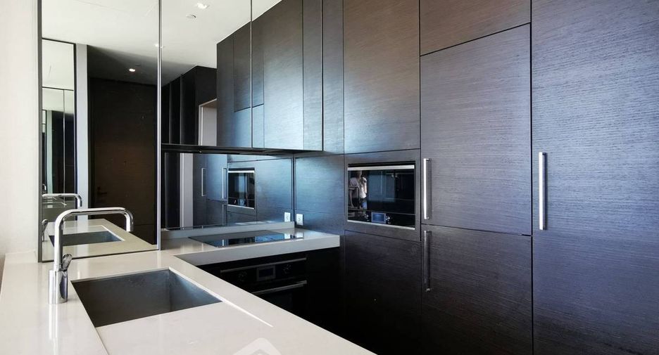 For rent 2 bedrooms condo in Pathum Wan, Bangkok