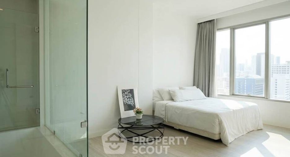 For rent 2 bedrooms condo in Pathum Wan, Bangkok