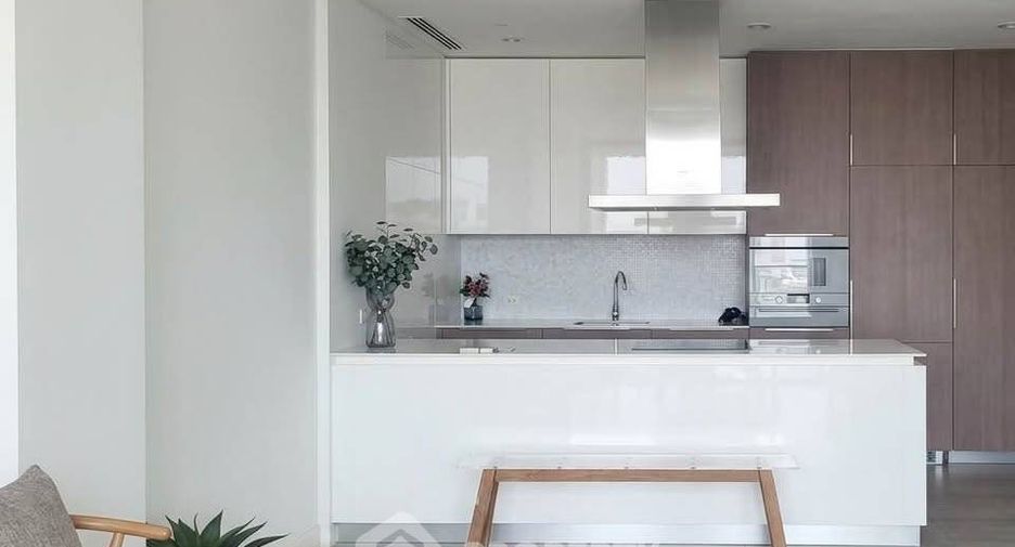 For rent 2 bedrooms condo in Pathum Wan, Bangkok
